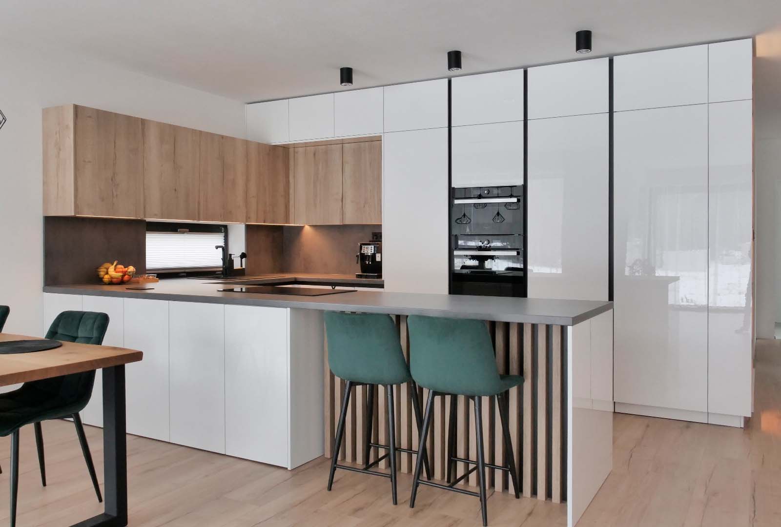 Biely_lesk_Dub_prirodny_Chromix_antracit (2)